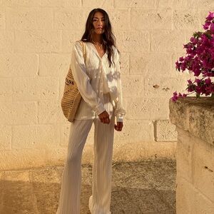 SHOWPO PLISSE SET IN CREAM